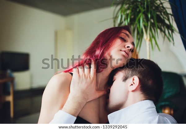 Get Romantic Lovely Couple Images Romantic Lovely Picture Pics