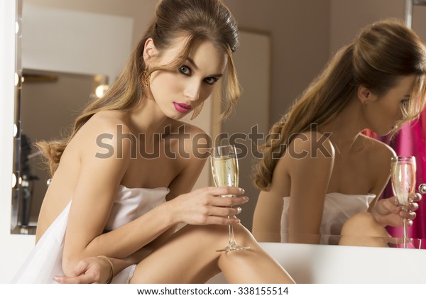 Footo champagne vumen and erotic Carlotta Champagne