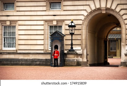 Sentry on duty at Buckingham Palace 
