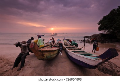 SENYA BERAKU - GHANA - AUGUST 25, 2017: Unidentified Fisher Launch A Boat On August 25, 2017 In Senya Beraku, Ghana. Illegal Fishing By Foreign Vessels Threatens Traditional Fishing Villages In Ghana