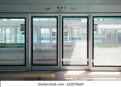 Seoul, Korea - April 10, 2017 : Oksu Station Platform Screen Door