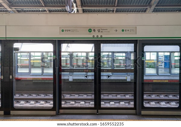 Seoul, Korea - March 1,2020: Seoul\
Subway Ttukseom Station screen door taken from the\
front