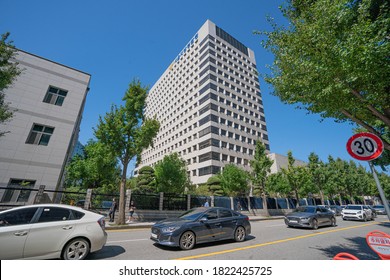 Seoul, Korea Republic Of - September 19 2020 : The Seoul Metropolitan Police Agency Building In Jongno-gu, Seoul Has A Police Logo And A Group Name Written In Korean.