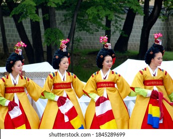 Seoul, South Korea - 05/18/2013: Traditional Korean Folk Dance Of Four Korean Women In Yellow Traditional Cultural Costumes