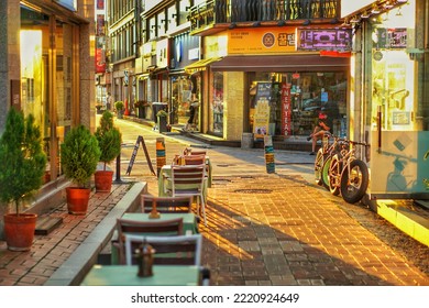 Seoul, South Korea 08.08.2020 Alley Full Of Urban Shops In South Korea On A Light Evening.