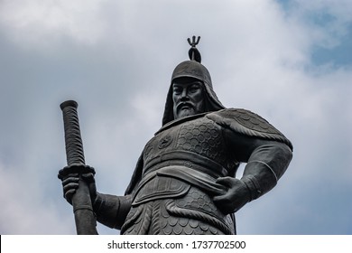 Seoul, South Korea - April 30 2020: Closeup Of The Statue Of Korean General Yi Sun Sin Located At Gwanghwamun Square In Seoul. 