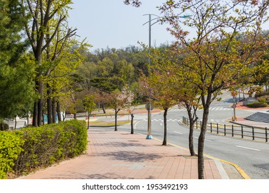 Seoul, South Korea - April.11.2021: The City Street View In Seoul