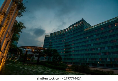 Seoul, South Korea - August 15 2020: Early Evening Outside View  Of The Times Square Building From Sky Park In The Yeongdeungpo District Of Seoul, Korea. 