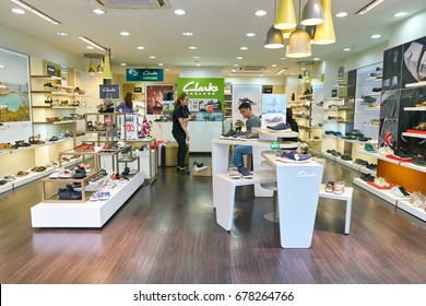 clarks shoes retailers