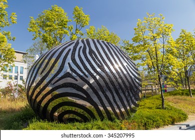 Seoul, South Korea - Circa September 2015: Modern Sculpture In The Dongdaemun Park Of Seoul, South Korea