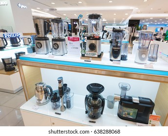 SEOUL, SOUTH KOREA - MARCH 26, 2017: Blenders, Juicers And Other Kitchen Domestic Appliances At A Store In The Hyundai IPark Shopping Mall. 