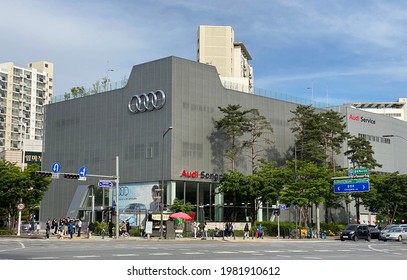 Seoul, South Korea - May 11 2021: Audi Service Songpadaero Building View Across From Intersection At Songpa District.