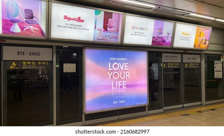 Seoul South Korea - May 22 2022: Screen Door And Commercials On The Platform Of Seoul Metro Station