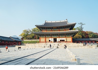 Seoul, South Korea - NOV 03, 2015 : Changdeokgung Palace Complex 