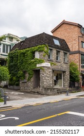 Seoul,South Korea-May 2021: Modern Industrial Stone Building With Green Wall Plants In The Alley Way In Seoul, South Korea