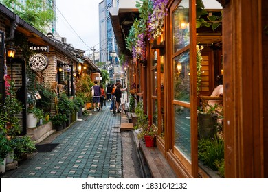 Seoul,South Korea-September 2020: Beautiful Old Traditional Alley Way With Wooden Furniture Shops In Ikseon-dong,South Korea