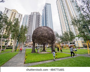 Sep 18, 2016 Burgos Circle Park At Fort Bonifacio, Manila, Philippines