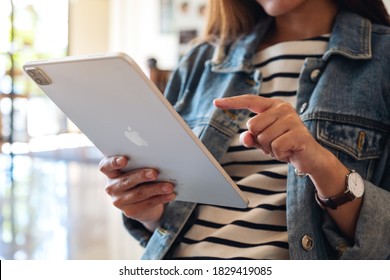 Sep 21th 2020 : A Woman Holding And Using Apple New Ipad Pro 2020 Digital Tablet In Cafe , Chiang Mai Thailand