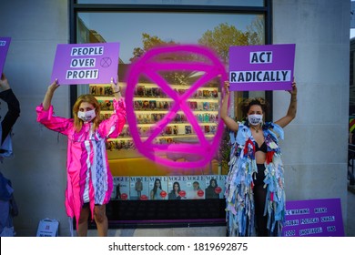 Sep 22 2020, London, UK. Extinction Rebellion Rebels Protest Against The Vogue Magazine Asking To Tell The Truth About Climate Change. Police Made 3 Arrests For Criminal Damage.