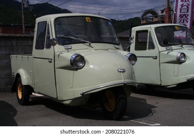 Sep.25,2011 , Hyogo Japan
(At the exhibition event of old vehicles)

Daihatsu's "Midget" MP5.
It was exported to Southeast Asia in large numbers and was popularly known as "tuk-tuk" in Thailand.
