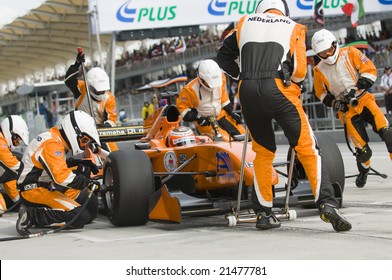 SEPANG, MALAYSIA - NOVEMBER 23 : A1 Team Netherlands Changing Tyres At Pitstop At A1GP World Cup Of Motorsport In Sepang, Malaysia November 23, 2008.