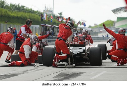 SEPANG, MALAYSIA - NOVEMBER 23 : A1 Team Indonesia changing tyres at pitstop at A1GP World Cup of Motorsport in Sepang, Malaysia November 23, 2008.