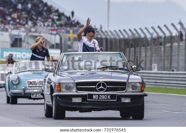 SEPANG, MALAYSIA : OCTOBER 01, 2017 : Felipe Massa\
of Brazil and Williams Martini Racing parade before the start of\
the Malaysia Formula One (F1) Grand Prix at Sepang International\
Circuit (SIC).