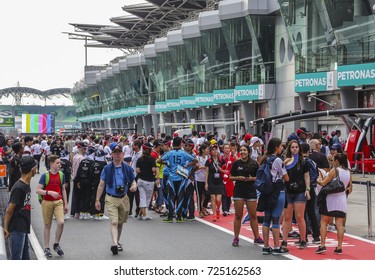 SEPANG, MALAYSIA - SEPTEMBER 28, 2017 : People At Pitlane During Previews Of The Malaysia Formula One (F1) Grand Prix At Sepang International Circuit (SIC).