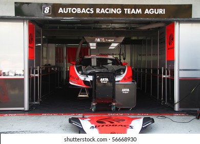 SEPANG, MALAYSIA-JUNE 20 : Autobacs Aguri Car 8 Team Garage At Super GT Car Race On June 20, 2010 In Sepang Circuit, Malaysia.