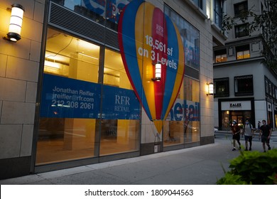 Sept 03, 2020 Empty Shop Lot At 5th Avenue & 38th Street, Midtown, Manhattan, USA.