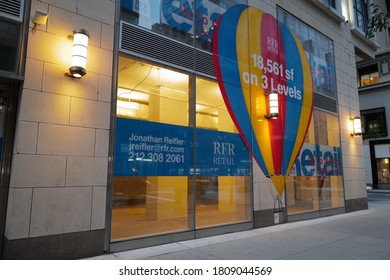 Sept 03, 2020 Empty Shop Lot At 5th Avenue & 38th Street, Midtown, Manhattan, USA.