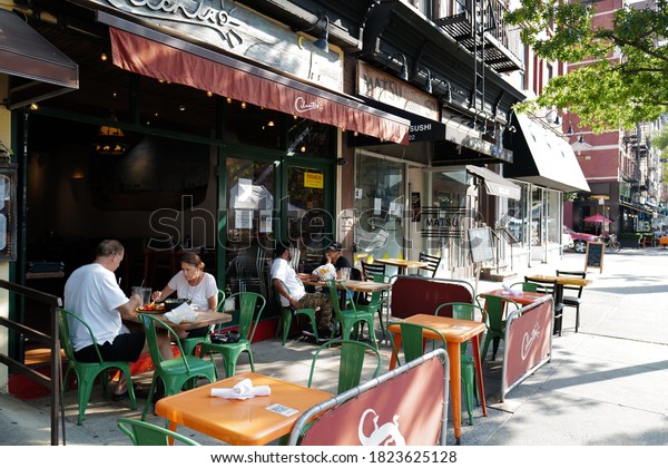 Sept 28, 2020\
Outdoor dining after the lockdown from Covid-19, dining next to the\
bike lane can be dangerous at Columbus Avenue, Upper West Side,\
Manhattan, New York City,\
USA.