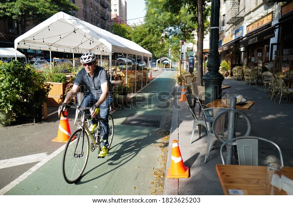 Sept 28, 2020\
Outdoor dining after the lockdown from Covid-19, dining next to the\
bike lane can be dangerous at Columbus Avenue, Upper West Side,\
Manhattan, New York City,\
USA.