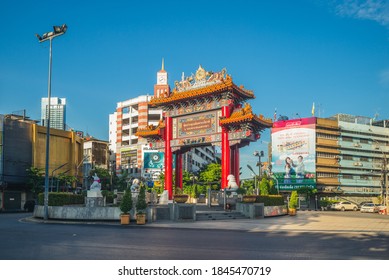 September 15, 2019: Chinatown Gate In Bangkok, Thailand. Bangkok Chinatown Was Founded In 1782 When The City Was Established As The Capital Of The Rattanakosin Kingdom, And Lies Along Yaowarat Road.