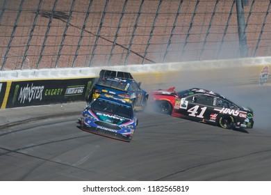 September 16, 2018 - Las Vegas, Nevada, USA: Kurt Busch (41) Matt DiBenedetto (32) Crash Through Turn 4 South Point 400 At Las Vegas Motor Speedway In Las Vegas, Nevada.