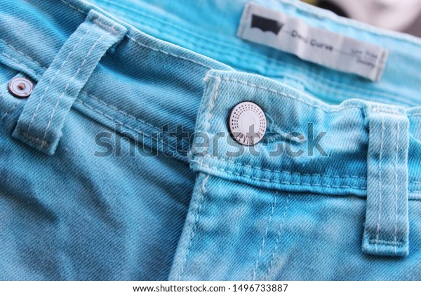 levi's sky blue jeans