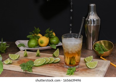 Sequence Of Preparation Of Mojito: Lime, Sugar, Ron, Ice.