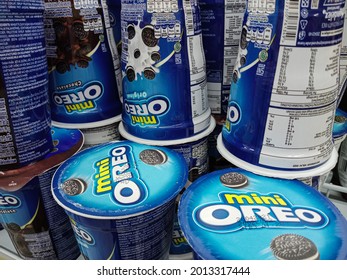 Serang Banten, Indonesia- July 24 2021: Mini Oreos In Various Flavors Such As Original Chocolate Ice Cream On The Table.