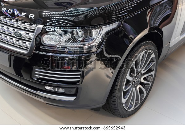 Serbia; Belgrade; April 2, 2017; front side of\
black Land Rover; The 53rd International Motor Show in Belgrade\
from March 24th to April 2nd,\
2017.