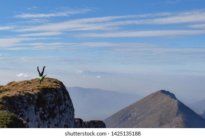 Serbian Guy One Arm Handstand