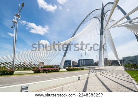 The Seri Wawasan Bridge is one of the main bridges in the planned city Putrajaya, the new Malaysian federal territory and administrative centre