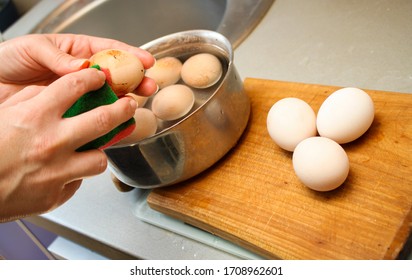 Serial of egg shell bleaching procedure for coloring eggs for Easter