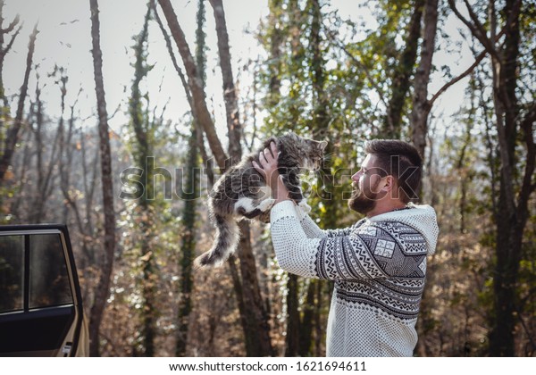 A series about the
journey of a happy family. Man and cat enjoy the warm autumn
weather in the forest