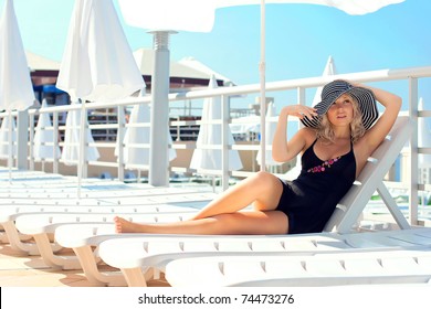 series The beautiful woman has a rest on the yacht