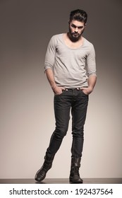 男性 モデル 全身 の写真素材 画像 写真 Shutterstock