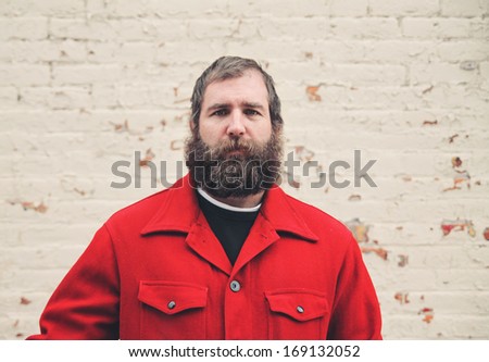 a serious looking man in front of a brick wall on a cold day vin Stock foto © 