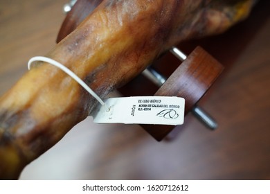 Serrano Ham Rating Tag. Translation : 