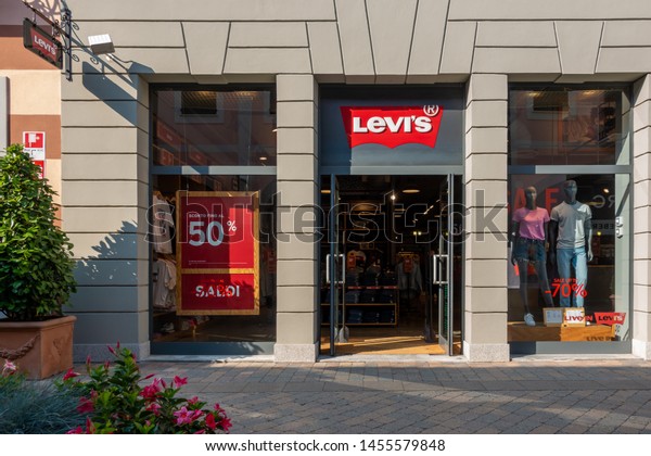 levis designer outlet