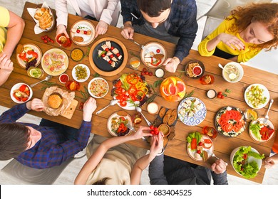 Served table top view, dinner. People eat healthy food together, home party: zdjęcie stockowe