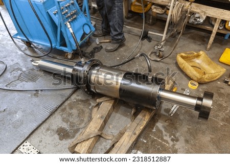 service and inspection of the large hydraulic cylinder
